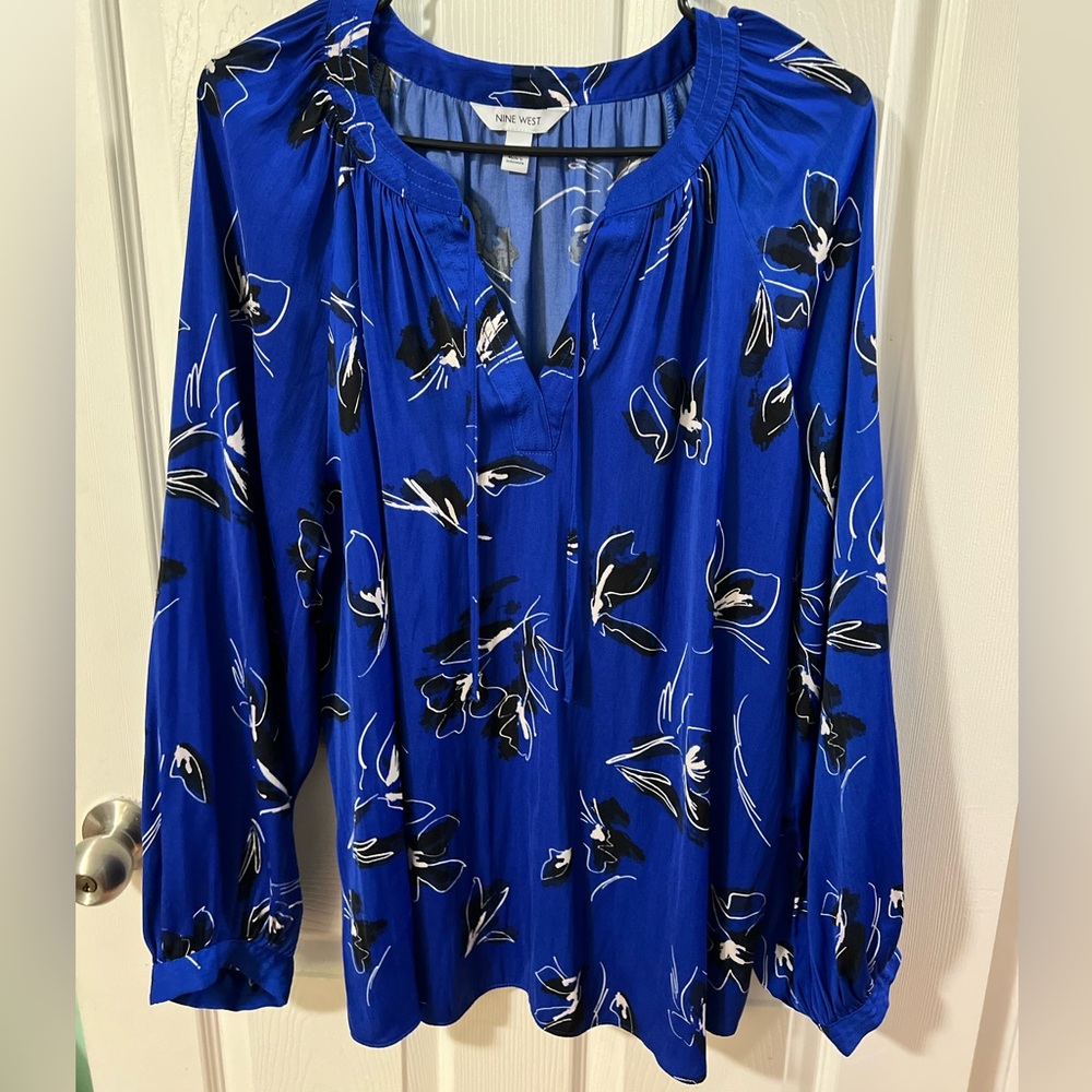 Nine West Blouse 2X Blue Floral V-Neck Boho Career Romantic Flowy Long Sleeve